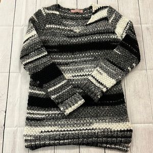 Elsamanda Anthropology. Italian Black/gray/white v-neck wool blend. Ladies sz L.